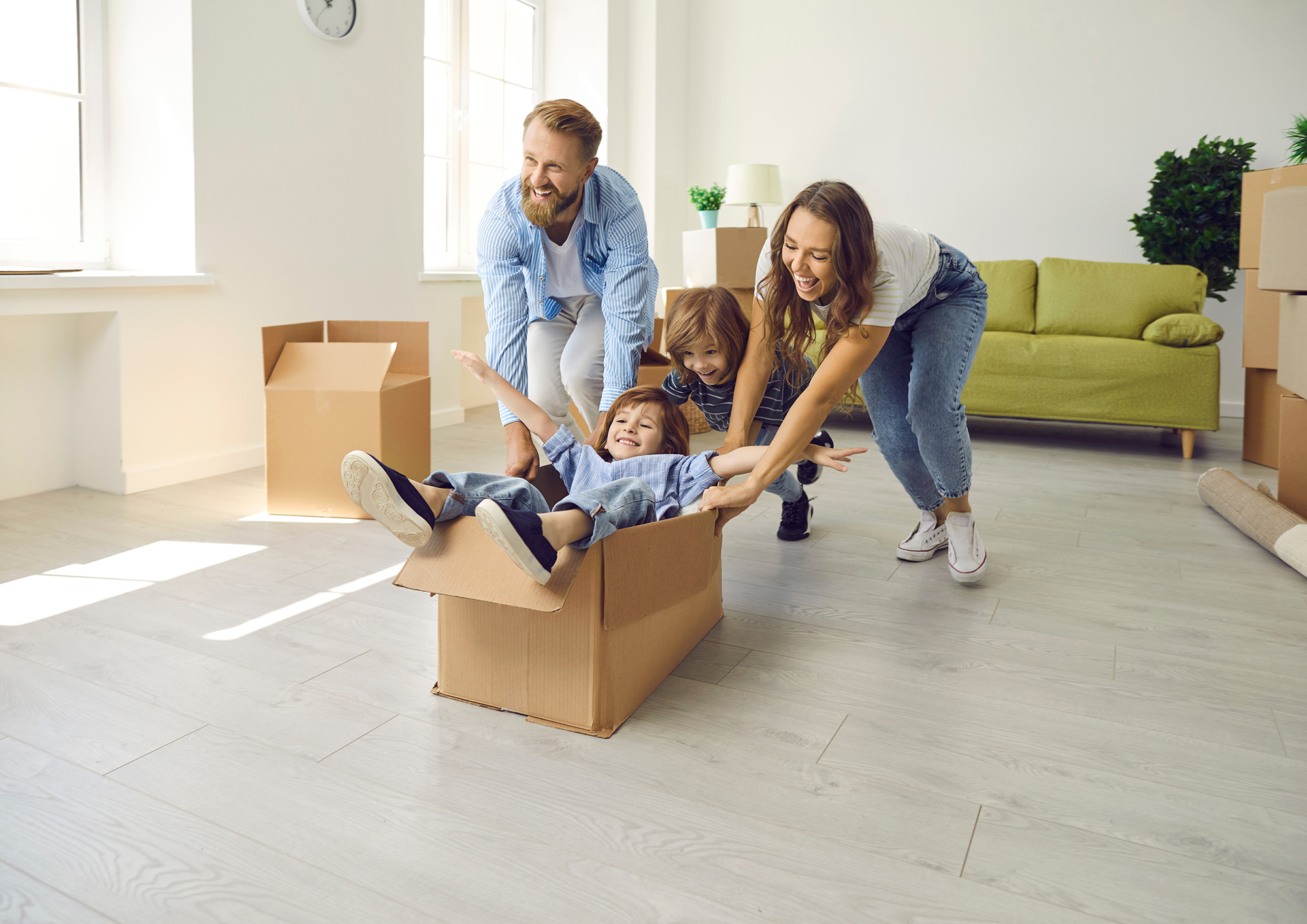 Família feliz protegida pela PB Seguros